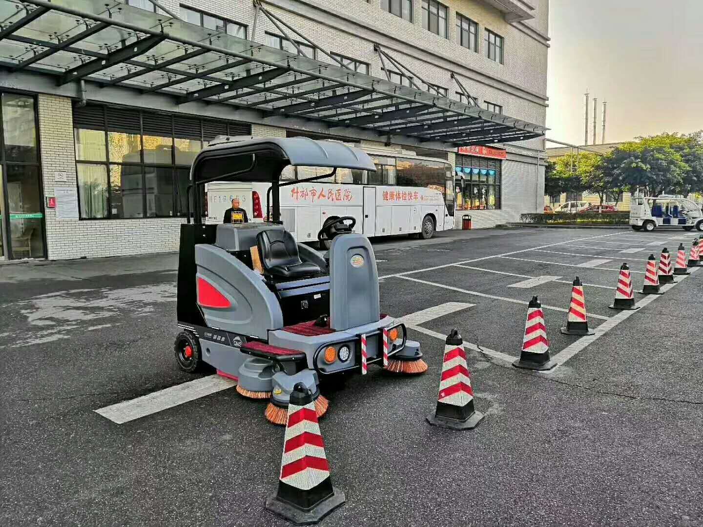工廠裏應該用什麽樣的掃地車？