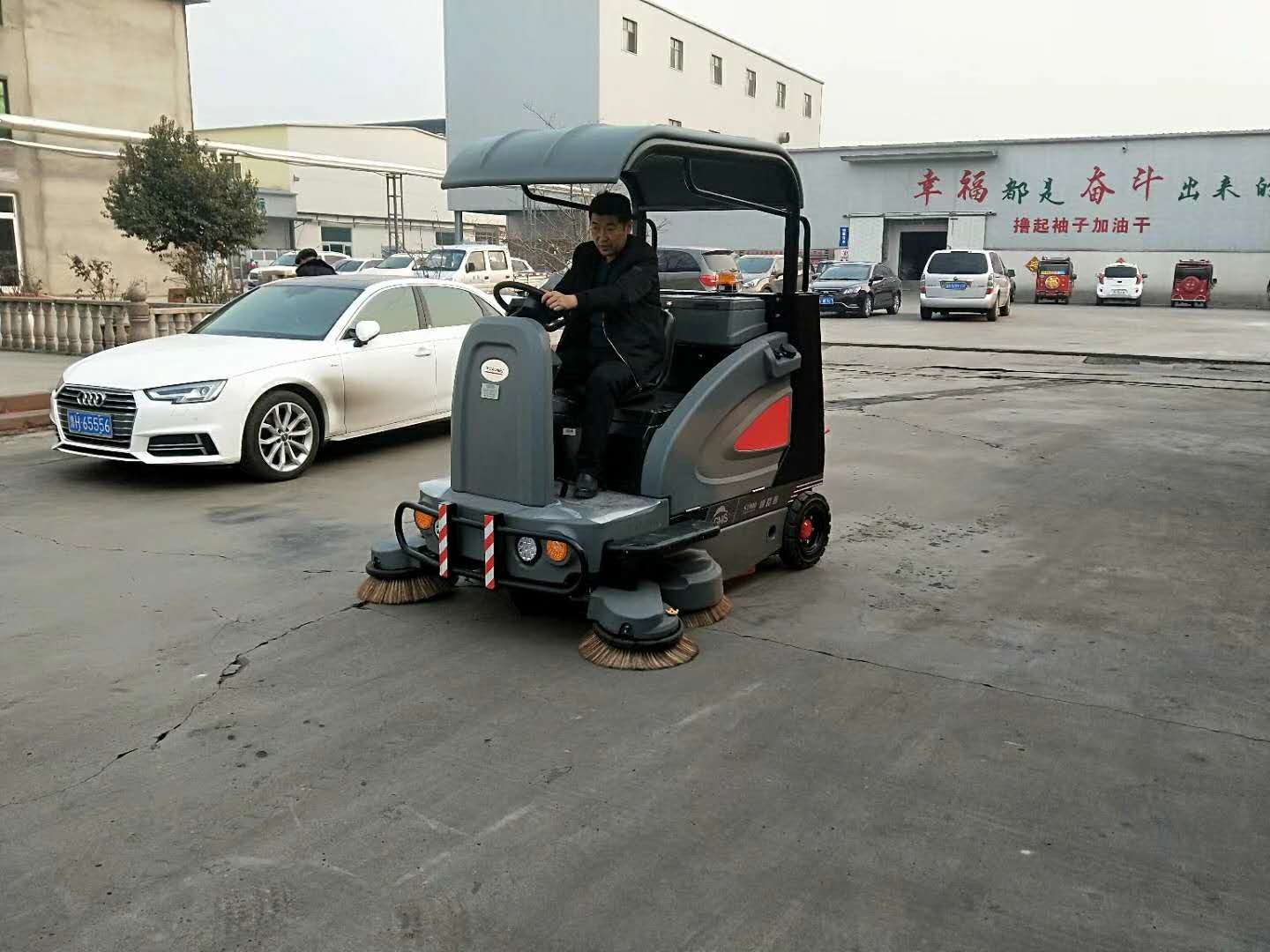 工廠清潔為什麽用電動掃地車?