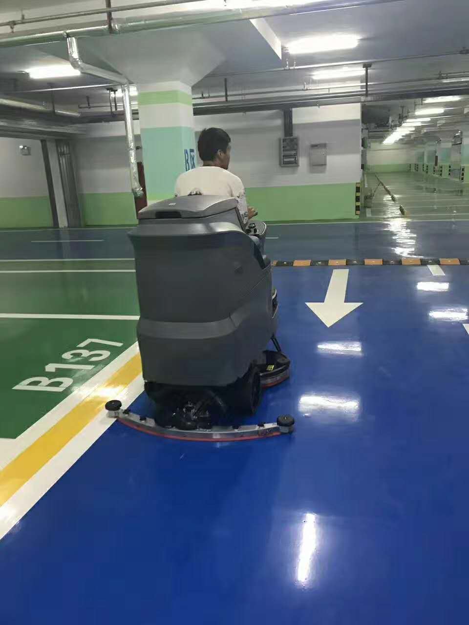 工廠車間地麵清潔可以使用電瓶式自動洗地車嗎？