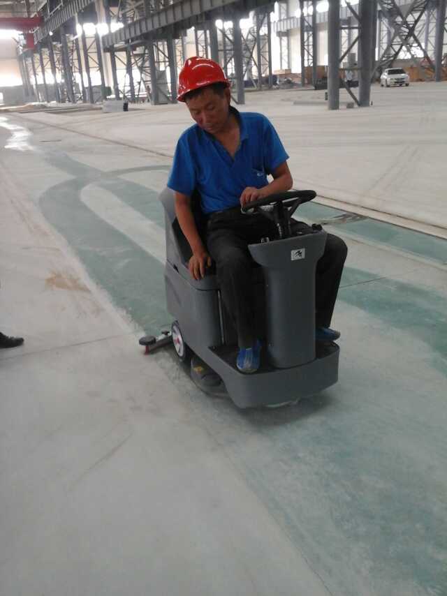 BG大游集团小型駕駛式洗地機貨銷全國是有原因的