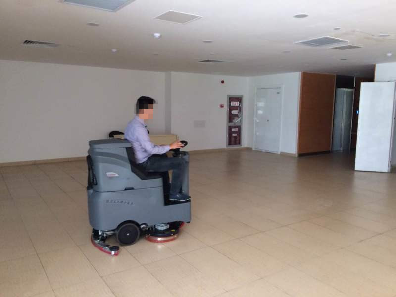 市場上的全自動洗地機的價格是多少錢一台？