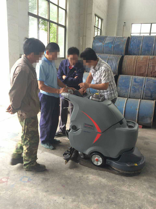工廠車間環氧地麵用洗地機清洗