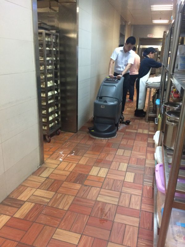 酒店使用手推式洗地機效果怎麽樣？